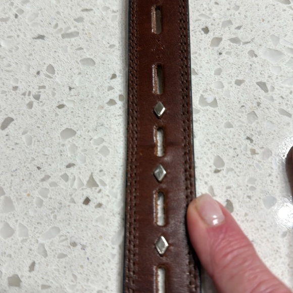 Guess Belt Brown w diamond grommets Self buckle SZ S length of leather total 33” - Picture 4 of 4